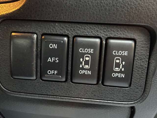 両側オートスライドドア装備！運転席のスイッチやリモンキーでも開閉操作が出来るので便利ですよ！