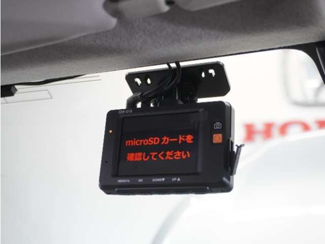 ◆ドライブレコーダー◆映像・音声などを記録する自動車用の装置です。　もしもの事故の際の記録はもちろん、旅行の際の思い出としてドライブの映像を楽しむことができます。