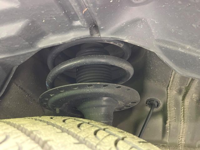 お車を安心してお乗りいただく為には、足回りの定期点検が欠かせません。サービスサポート（有償保証）では無料点検もご提供しており、安心のカーライフをお過ごしいただけるサポート体制が整っています。