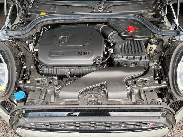 有償の修理保証「GS　WARRANTY」　をご用意。初年度登録13年未満10万km以下の輸入車まで加入でき、保証範囲も広く、輸入車238種類，無料ロードサービスも付いています。