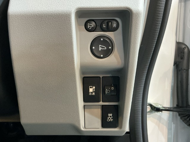 ディーラー整備士による納車前整備とアフターサービスは当店でお求めいただくのメリットのひとつです。
