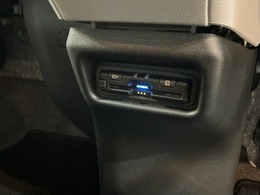 ETCが付いていれば高速道路の料金所も楽々通過！これで小銭を用意しなければいけない煩わしさも軽減されますね♪
