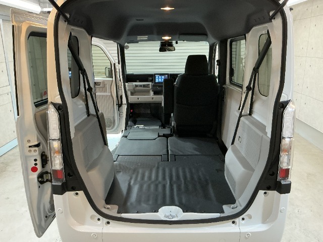 指定工場併設で末永く品質を保ちます。12ヶ月点検や車検はもちろんのこと、国家資格整備士によるお車のアドバイスも致します。