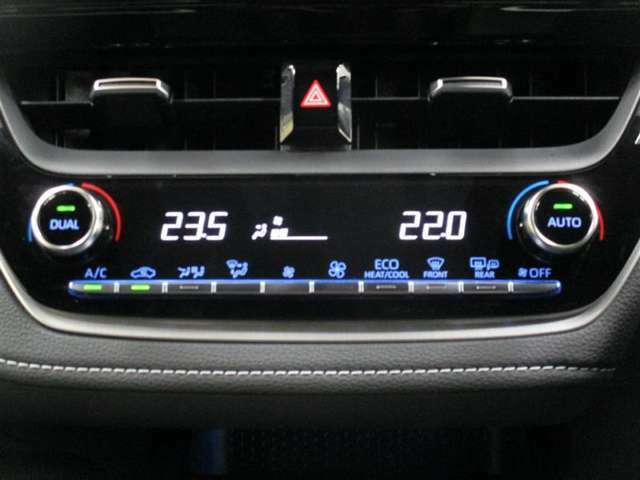 ☆左右独立温度コントロールオートエアコン☆運転席、助手席それぞれで好みの温度設定ができるので、ドライバーも、同乗者も、快適な温度で過ごせます♪