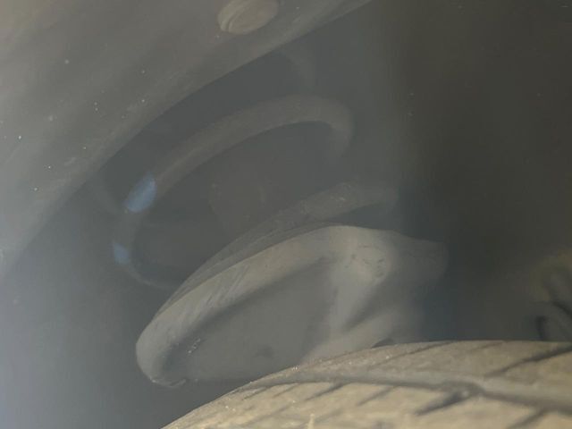 お車を安心してお乗りいただく為には、足回りの定期点検が欠かせません。サービスサポート（有償保証）では無料点検もご提供しており、安心のカーライフをお過ごしいただけるサポート体制が整っています。