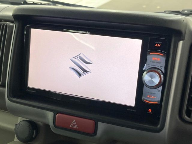 【メーカー純正ナビ】インテリアに溶け込むスタイリッシュな「専用設計」メーカーナビを装備♪視認性や操作性など基本性能にも優れ、より上質なカーライフをお楽しみいただけます。