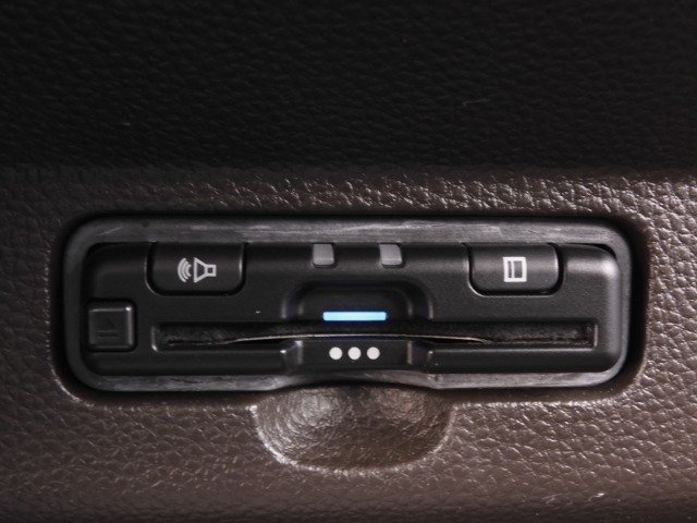 今や必需品の◆ETC車載器　装備車◆　有料道路を利用する際にスムースに通過でき、わずらわしい料金支払いから開放されます！