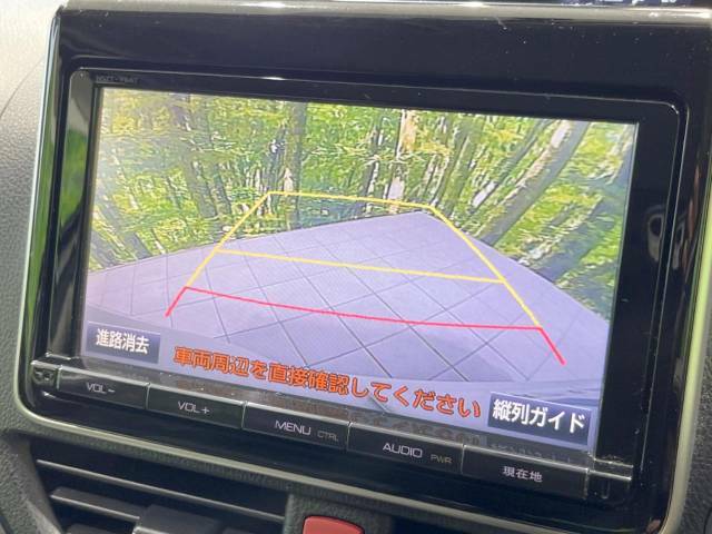 【バックカメラ】駐車時に後方がリアルタイム映像で確認できます。大型商業施設や立体駐車場での駐車時や、夜間のバック時に大活躍！運転スキルに関わらず、今や必須となった装備のひとつです！