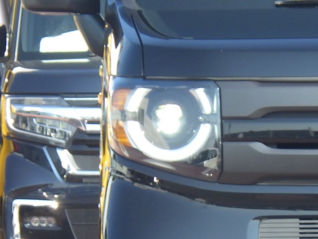 ★LEDヘッドライト搭載★ 白っぽく光る明るく省電力なLEDライト！先進的な白い輝きでフロントフェースを引き締めます☆
