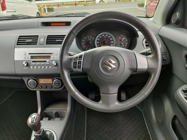 【ガラス張りの品質】　当社の展示車両にはAIS鑑定書とオートオークション会場の査定表を積み込んでいます。プライスボードの金額は諸経費込みのお支払い総額。品質も価格も百聞は一見に如かず。一目瞭然です。