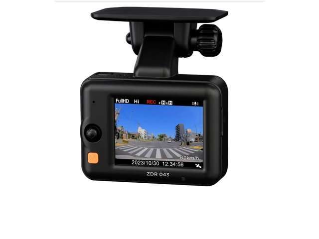 逆光や夜間走行時の街灯、トンネルの出入り口など明暗差が激しい環境時におきる「白とび」や「黒つぶれ」を抑え明瞭な映像を記録します。