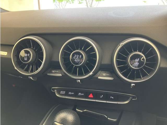 認定中古車保証が1年付いております。延長も可能です。詳しくは弊社Audiりんくう店へお問合せ下さい。※フリーダイヤル：0078-6002-591041