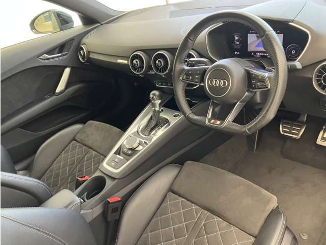 徹底した納車整備を施して上質なコンディションでお客様にお届けするのがAudi認定中古車。充実した保証やサポートで安心してお乗りいただけます。「Audiが2度認めたAudi」、それがAudi認定中古車です。