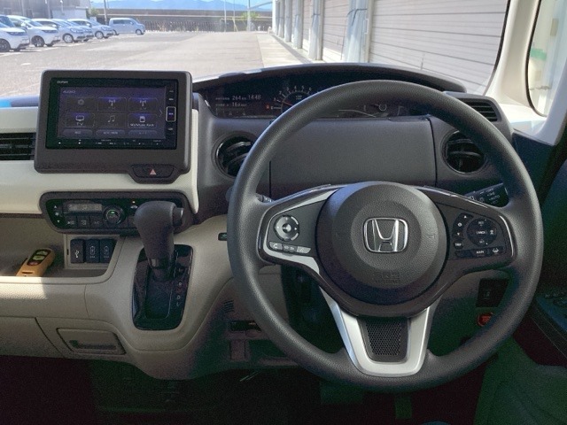 Honda認定中古車 U-Selectは3つの安心をお約束します。■Honda車のプロが整備した安心■第三者機関がチェックした安心■購入後もHondaが保証する安心