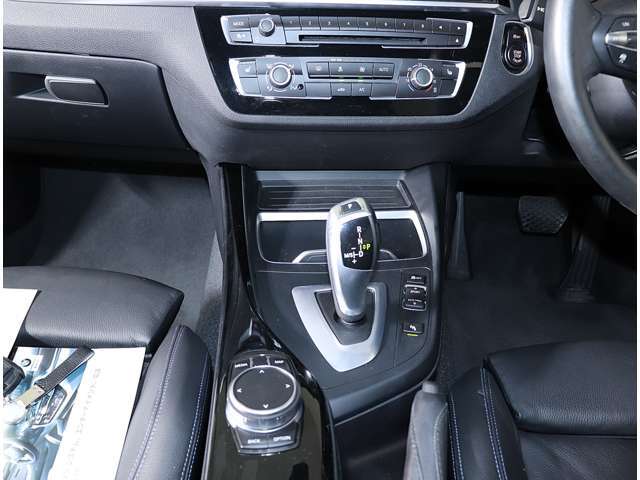 お車のお問合せは、画面右上にある無料見積り・お問合せをクリックして見て下さい♪♪まずは、お気軽にお問合せ下さい♪♪在庫確認、ご来店予約もお受け致しますので、是非、お気軽にお問い合わせ下さい