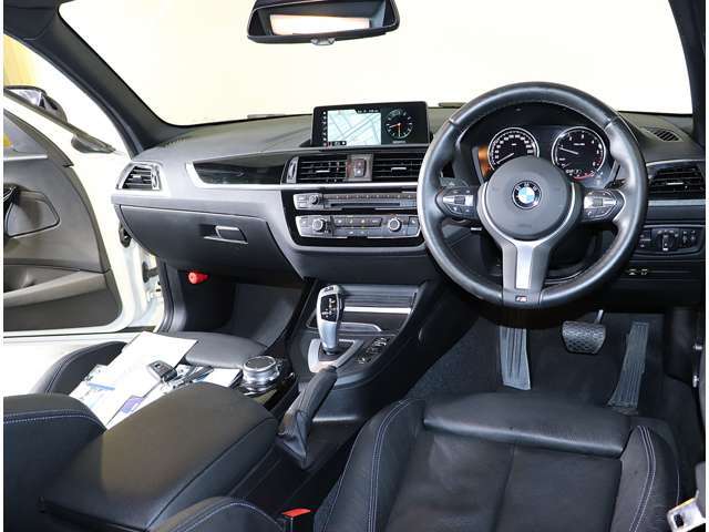 お車のお問合せは、画面右上にある無料見積り・お問合せをクリックして見て下さい♪♪まずは、お気軽にお問合せ下さい♪♪在庫確認、ご来店予約もお受け致しますので、是非、お気軽にお問い合わせ下さい