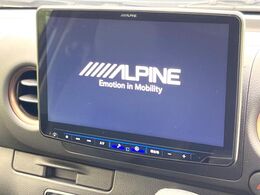 【大画面ナビ】人気の大型10インチナビを装備。存在感のある大画面はインパクト大！ナビ利用時のマップ表示は見やすく、テレビやDVDは臨場感がアップ！いつものドライブがグッと楽しくなります♪