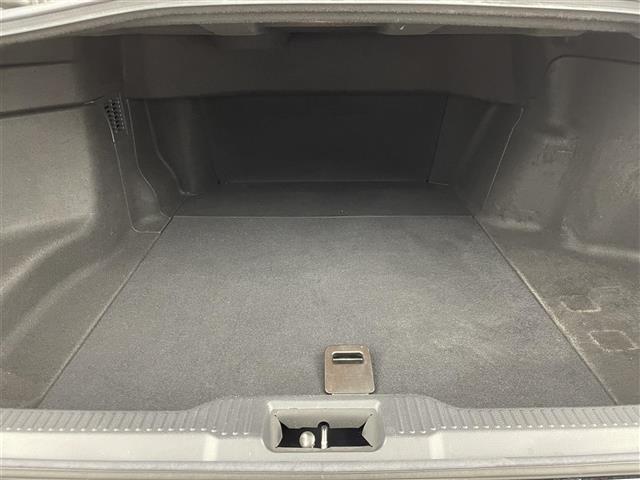 【トランク】積み込みやすくて、たっぷり積める荷室です。シートアレンジできるものは、乗車人数と荷物の量や大きさによってシートを動かすことができるので、より快適なドライブが可能です！