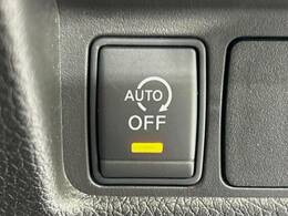 【アイドリングストップ】赤信号や渋滞で停車した際にエンジンを停止し、無駄な燃料の消費を抑えます。燃費向上や環境保護につなげる機能♪エンジンはブレーキを離せば再始動します。
