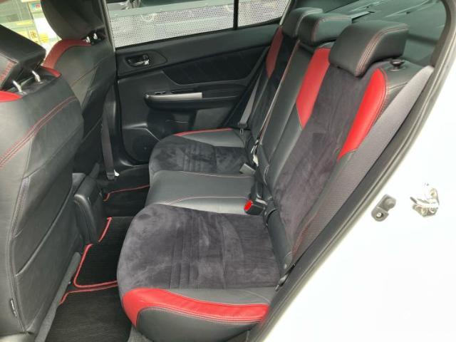 WECARSでは各商談席に大型モニターをご用意しております！見やすい大画面でゆったりと全国の在庫をご覧いただけます！是非ご来店お待ちしております！