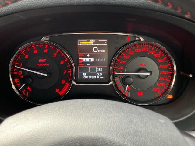 WECARSの展示場では実際に見て、触ってお車をお選びいただけます！知識の豊富な営業スタッフが様々なカーライフをご提案いたします！