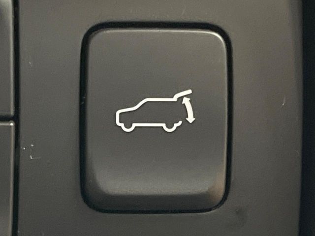 【パワーバックドア】スマートキーや運転席のボタンを押すだけでリアゲートが自動で開閉します！荷物を持っている時や、高い位置にあるバックドアを閉める際に便利な機能です♪