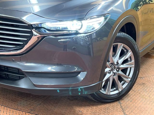 【LEDヘッドライト】悪天候や夜間走行時も良好な視界を確保し安心して運転できる高輝度LEDヘッドライトを装備！点灯速度が早く、消費電力も抑えられています。