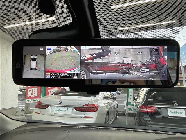 【アラウンドビューモニター】まるでクルマを真上から見下ろしたかのような視点で駐車をサポートします！クルマの斜め後ろや真横など、前後左右の4つのカメラの映像が合成されて、モニターに映し出されます。