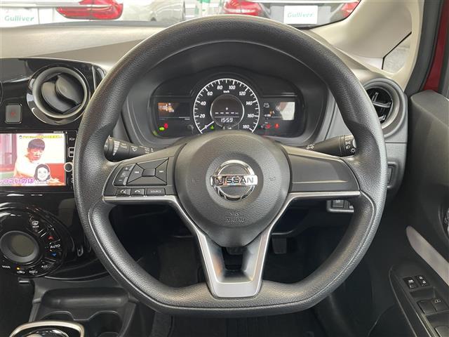 【ステアリング】軽い力で扱いやすいハンドルです。目立つ傷やスレなどなく綺麗な状態です！「プレミアム抗菌コートG」をいれていただくとさらに快適に！清潔なお車はお子様にも安心ですね！