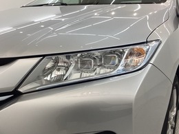 LEDヘッドライトは、点灯の瞬間から最大光量を発揮し、突然暗くなるトンネルなどでの安定感を高めます。