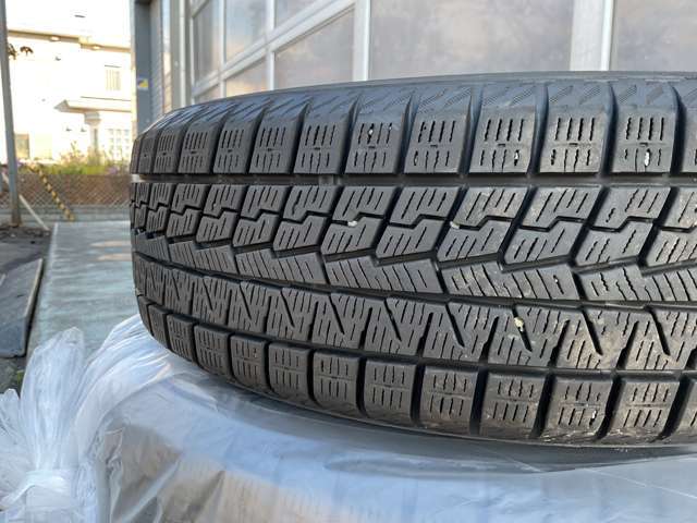 スタッドレスタイヤ状態です