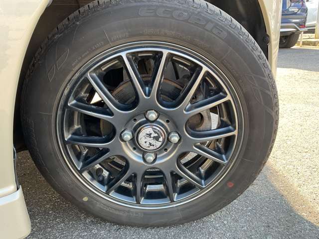 装着タイヤはアルミホイール＋夏タイヤです