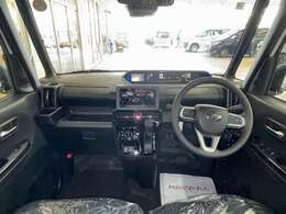 雨が降ってもゆったりと車選びができる屋内展示場完備！じっくりご覧になれます☆