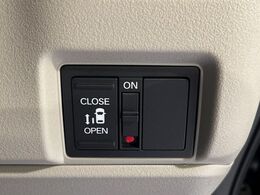 【パワースライドドア】スマートキーや運転席のスイッチでスライドドアの開閉が可能♪電動だから力を入れてドアを開ける必要が無く、小さいお子様でも、重い荷物を持っている時もラクに開け閉めできます♪