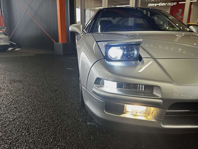 フロントフォグライトも付いていて霧、雨でも他車から確認されます。