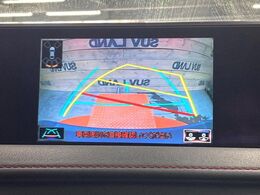 【バックカメラ】駐車時に後方がリアルタイム映像で確認できます。大型商業施設や立体駐車場での駐車時や、夜間のバック時に大活躍！運転スキルに関わらず、今や必須となった装備のひとつです！