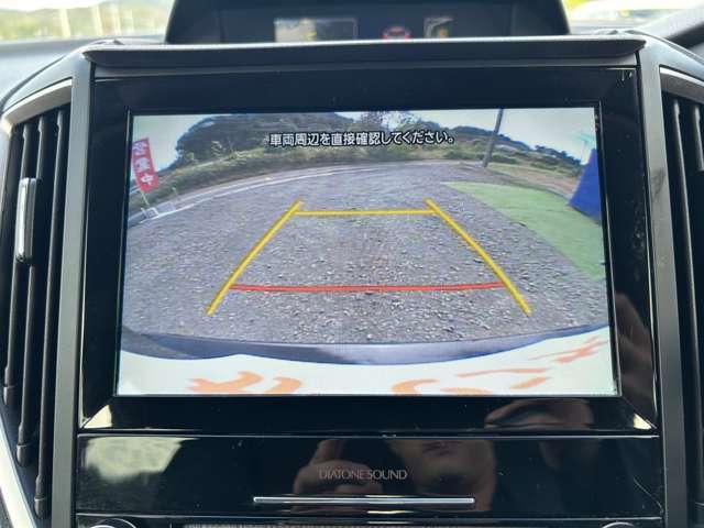 便利なバックモニターで安全確認もできます。