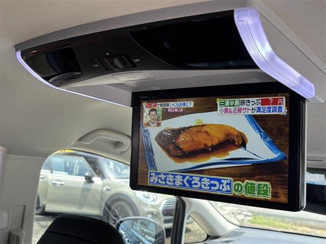 フリップダウンモニター装備！