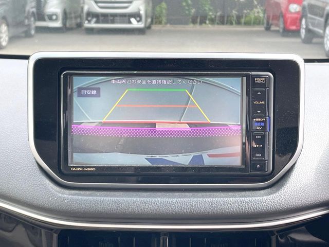 【バックカメラ】駐車時に後方がリアルタイム映像で確認できます。大型商業施設や立体駐車場での駐車時や、夜間のバック時に大活躍！運転スキルに関わらず、今や必須となった装備のひとつです！