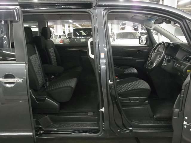 ご納車前のボディガラスコーティングも専門の業者が常駐しておりクオリティの高いコーティングを低価格にてご提供しております♪