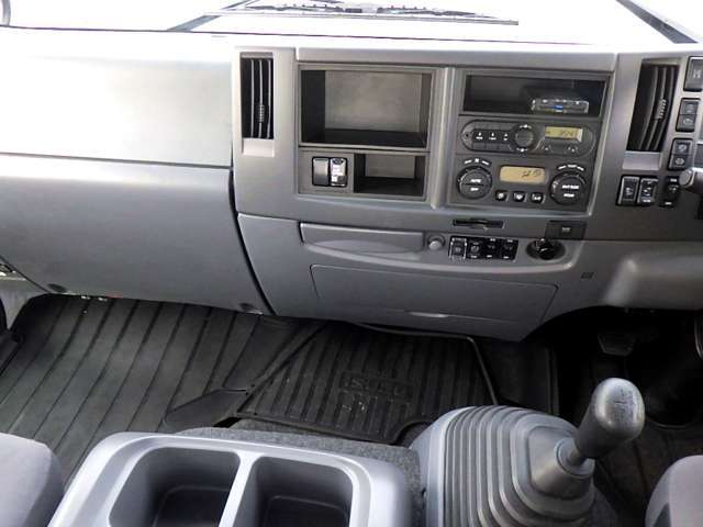 全車に納車より1ヵ月間の保証もしくは，走行距離1000kmの保証がついています。車両基本部分へ修理保証をお付けいたします（車両架装部分は保証対象外となります）