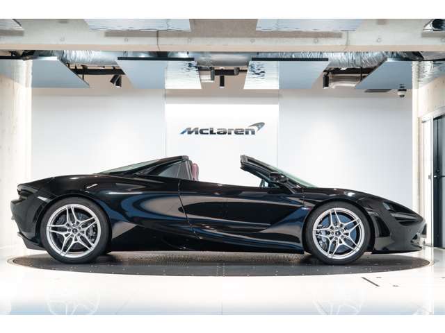 720Sで特徴的なファストバックスタイルのリアデザイン。美しい曲線を是非実車でご覧頂ければ幸いに存じます。