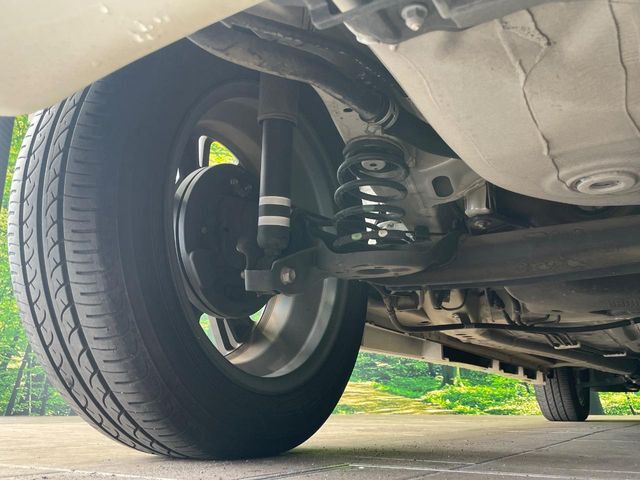 お車を安心してお乗りいただく為には、足回りの定期点検が欠かせません。サービスサポート（有償保証）では無料点検もご提供しており、安心のカーライフをお過ごしいただけるサポート体制が整っています。