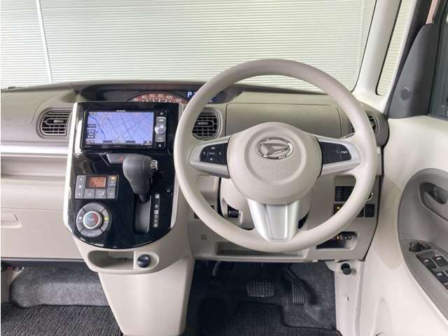 軽ハイトワゴンのタントならではの見晴らしのよい前方視界で、快適なドライブをお楽しみいただけます。