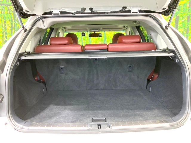 積み下ろしのしやすいデッキにはたっぷりと荷物を積み込んでいただけます。遊びから仕事まで、様々なシーンで頼れます♪