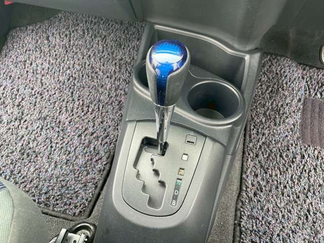 内装の細かい部分まで専門スタッフが磨きあげます