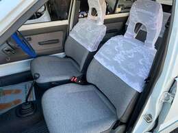 フロントシート　半レースカバー付き