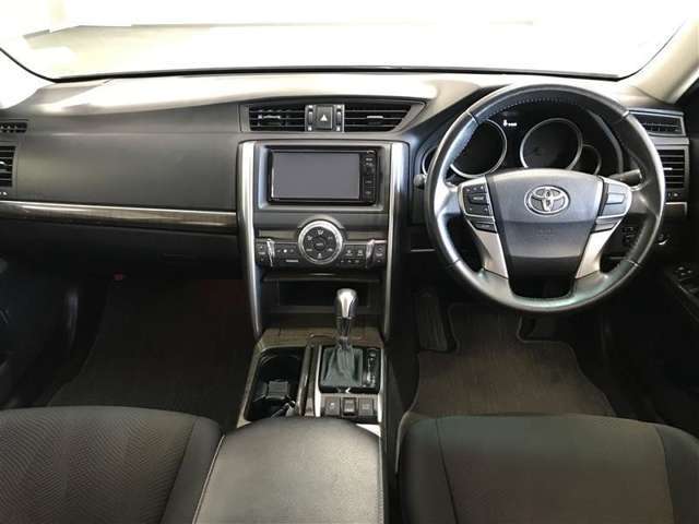 見通しのいい視界と最適なレイアウトで運転しやすいです。