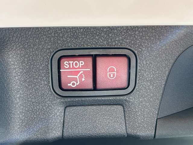 認定中古車フェア期間中はお買い得な特典をご用意しております。ご検討中のお客様はぜひ当店スタッフまでお問い合わせ下さい。