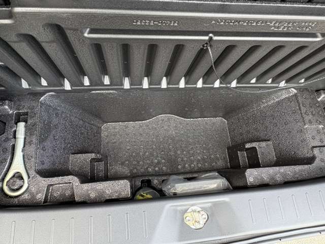 トランクルーム下収納！！収納スペースがたくさんある車両です！！！